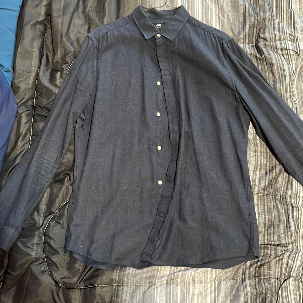 H&M men button down shirt